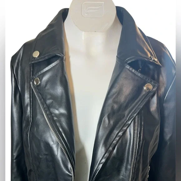 Sleek Black Leather Moto Jacket - Picture 8 of 16